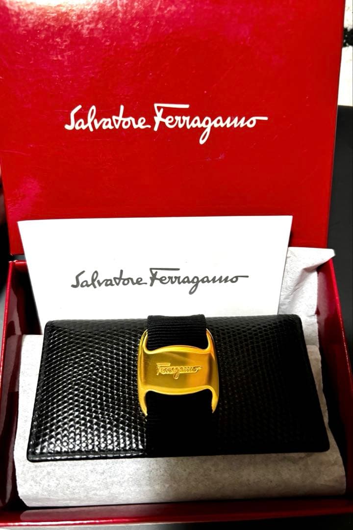 Salvatore Ferragamo ブラックキーケース