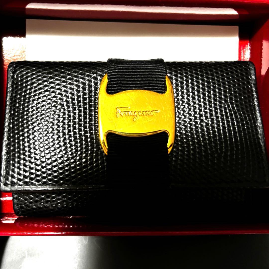 Salvatore Ferragamo ブラックキーケース