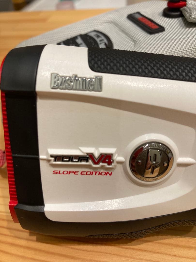 ブッシュネル　Bushnell TOUR V4 距離測定器　※緊急値下げ