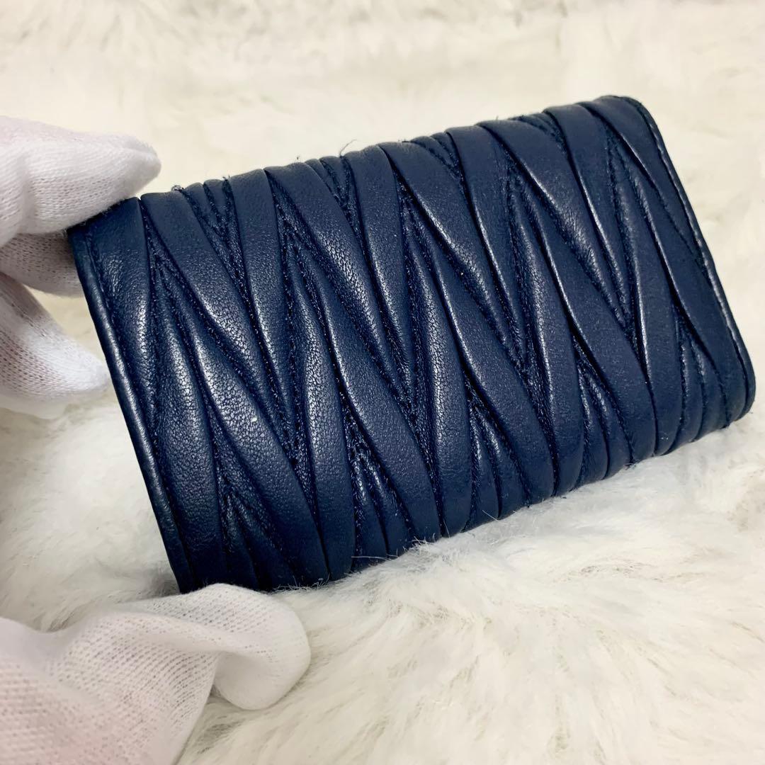 美品！ミュウミュウ 6連キーケース　ネイビー　レザー　ゴールド　専用箱付き