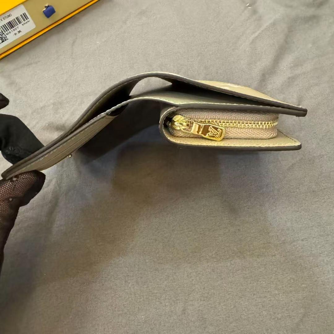 【箱つき極美品】 LOUIS VUITTON グレー 二つ折り財布