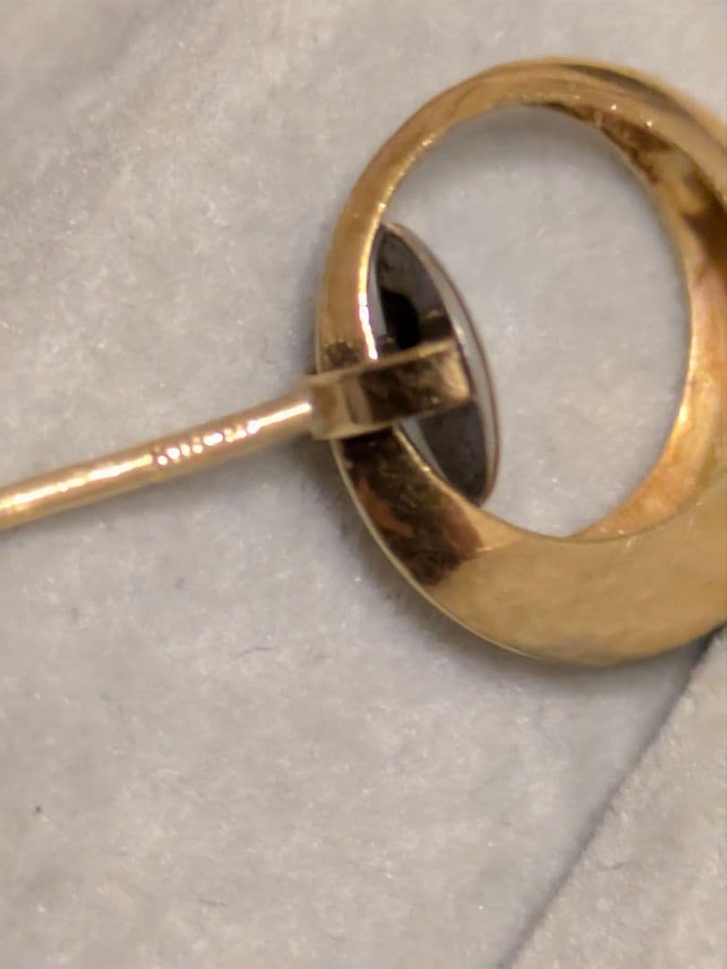片方のみK18K142色使いスタッドピアス