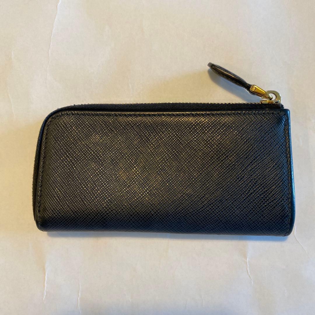 PRADA ブラックレザーキーケース