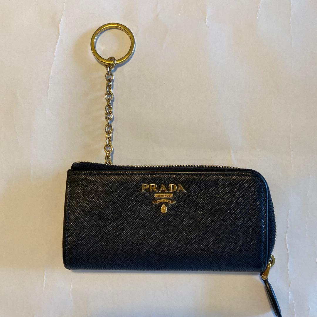 PRADA ブラックレザーキーケース