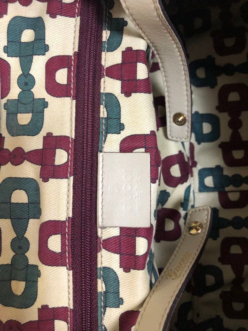 GUCCI ロゴ入りハンドバック
