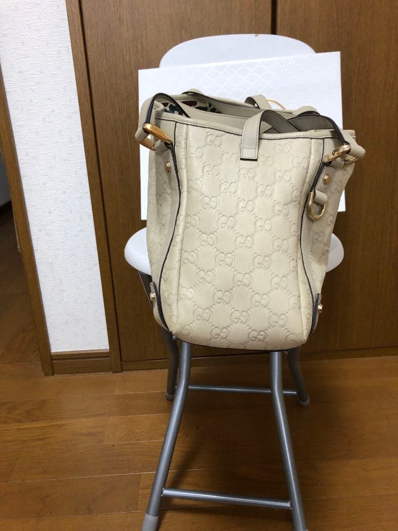 GUCCI ロゴ入りハンドバック