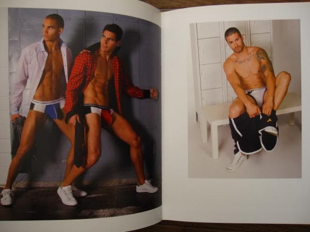 アート・デザイン・音楽 Brief Encounters: Underwear Inspires Art