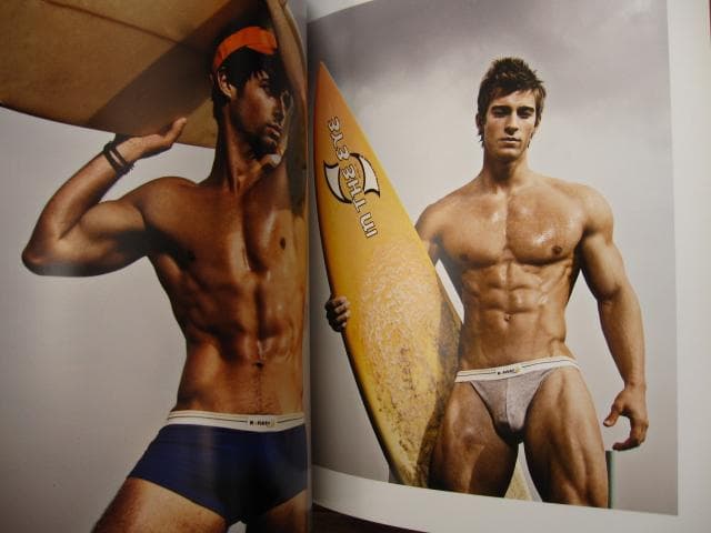 アート・デザイン・音楽 Brief Encounters: Underwear Inspires Art