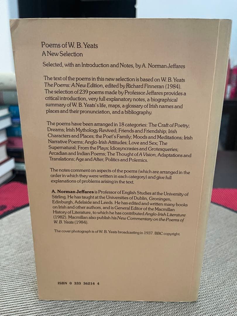 洋書 Poems of W. B. Yeats A New Selection