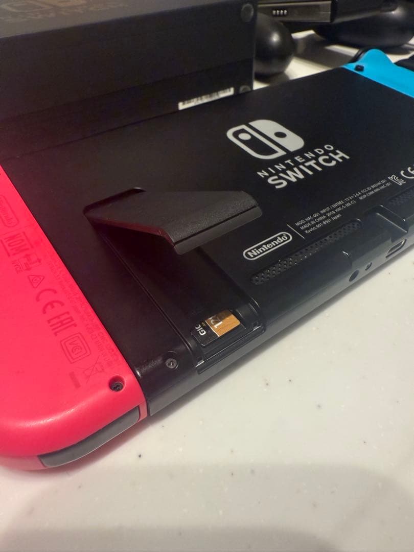 【美品】Nintendo Switch 本体 全付属品 専用ケース カバー付き⭐︎