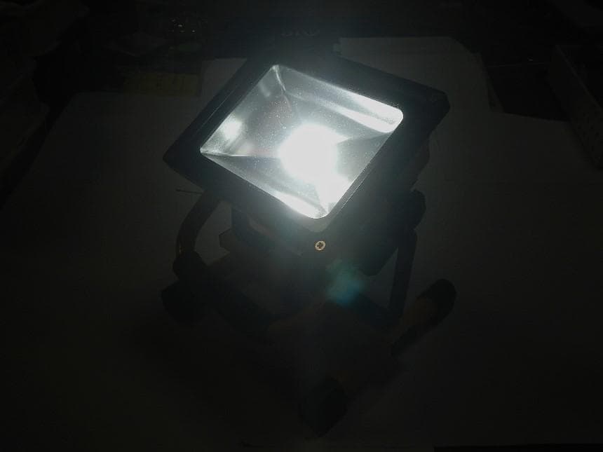ネクセル 充電式LED投光器 20W