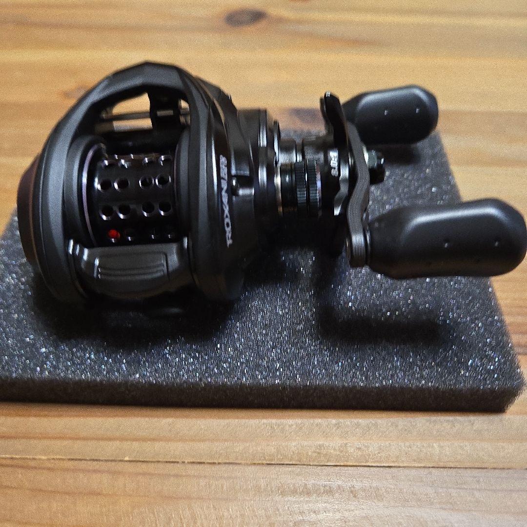 Abu Garcia ROXANI BF8 ベイトリール