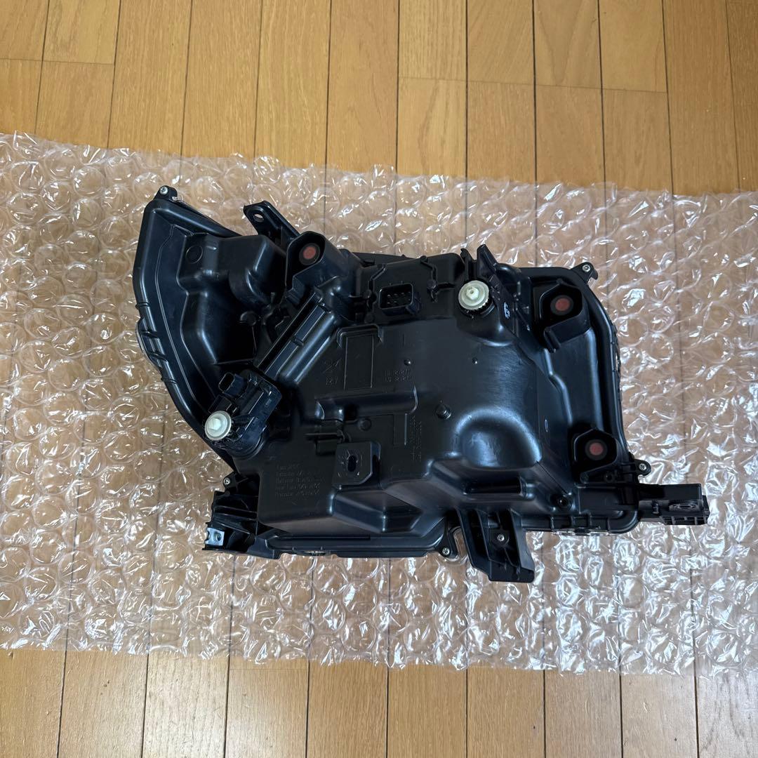 タントカスタム　LA650S ヘッドライト　左側　レンズ面美品