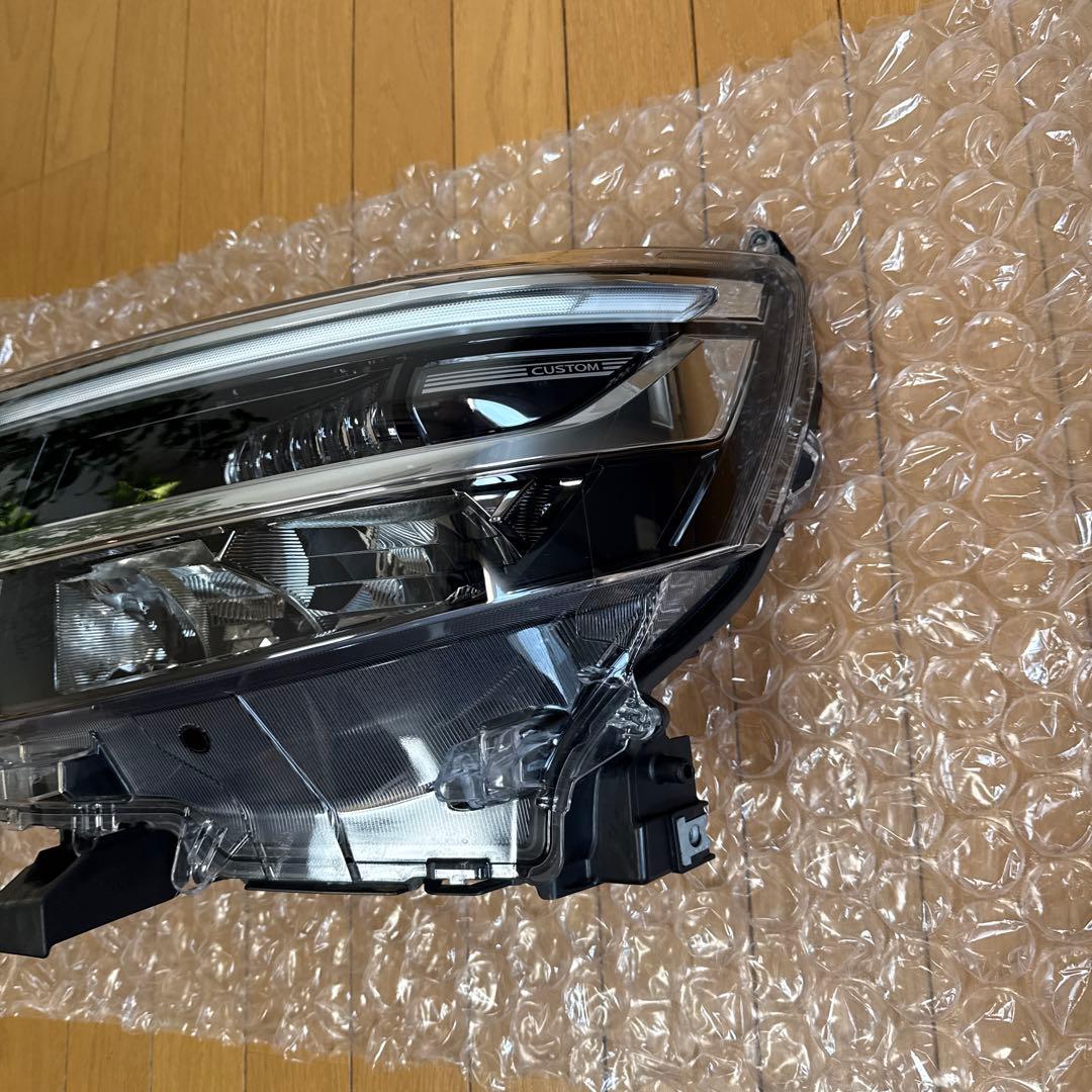 タントカスタム　LA650S ヘッドライト　左側　レンズ面美品