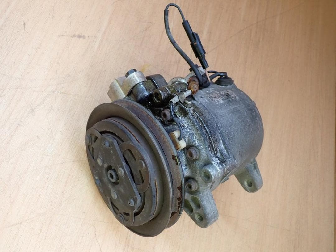 H17 エブリィ DA62V エアコンコンプレッサー 97052