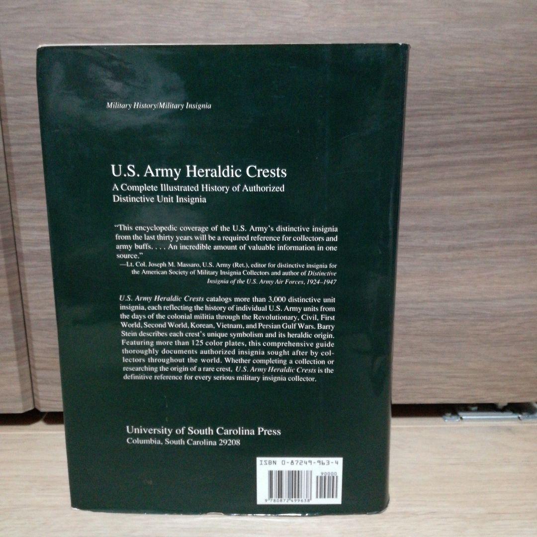 洋書 U.S. Army Heraldic Crests: A Complete