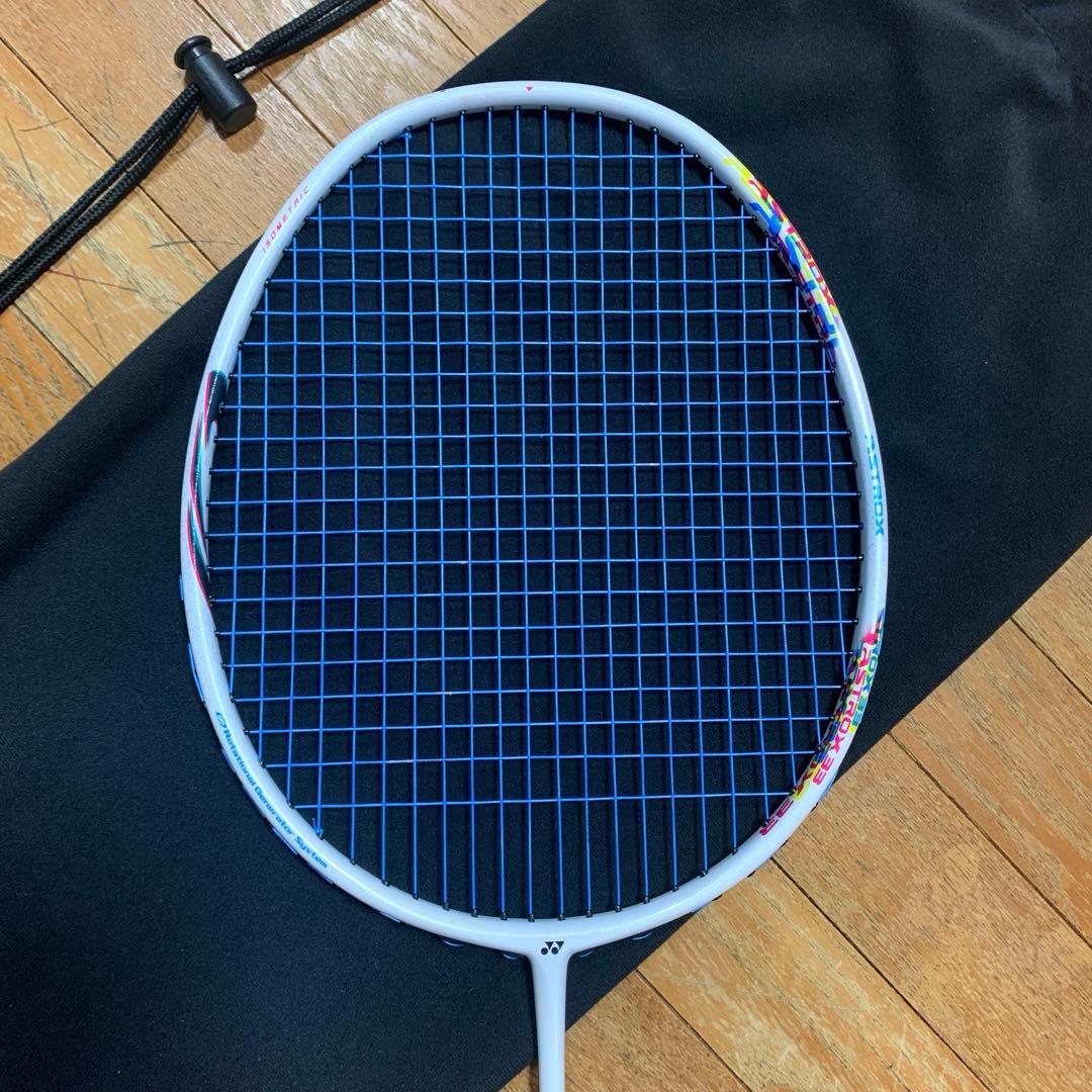 バドミントンラケット　YONEX ASTROX 33（アストロクス33）