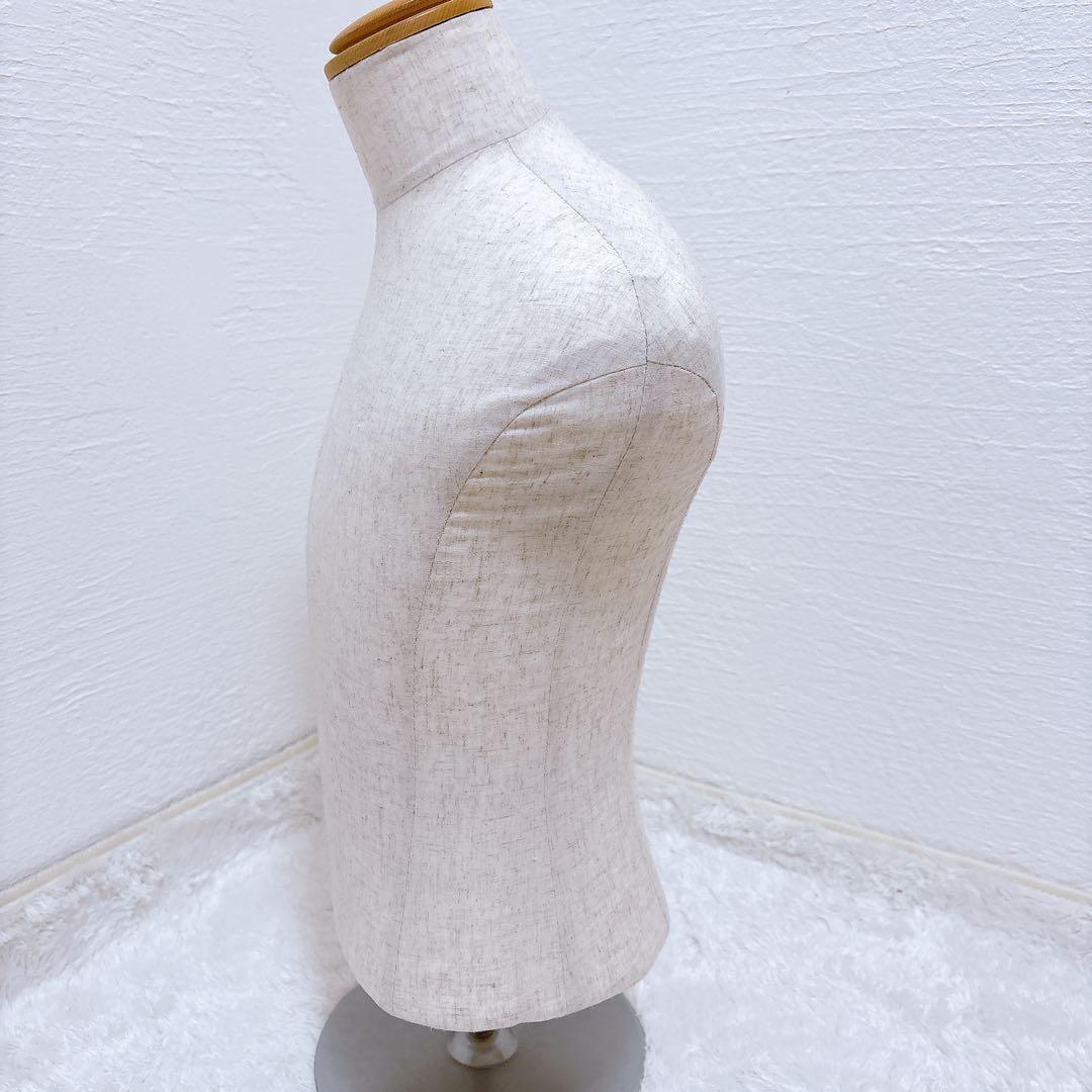 【美品】トルソー 布製ベージュマネキン 土台付き 男性 上半身 木製首 撮影用