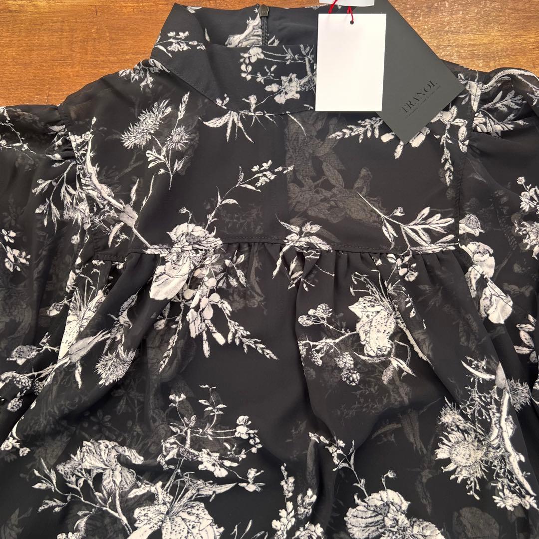 新品　ヤマダヤ　【TRANOI.】ボタニカルシアーブラウス