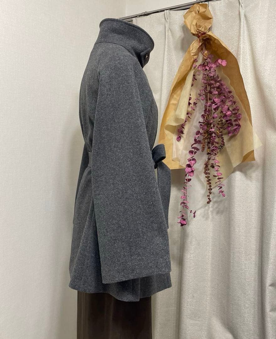 【美品】11%OFF！Louere ハイネックミドル丈コートＭ　スリットスリーブ