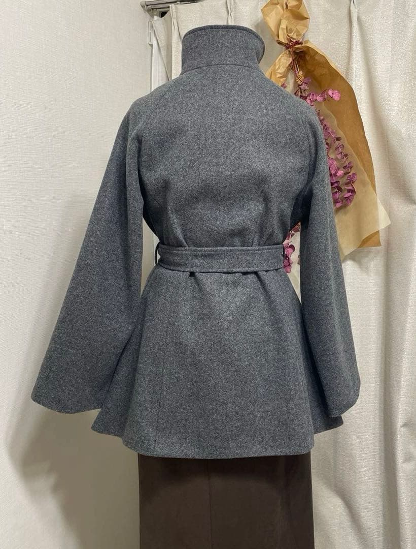 【美品】11%OFF！Louere ハイネックミドル丈コートＭ　スリットスリーブ