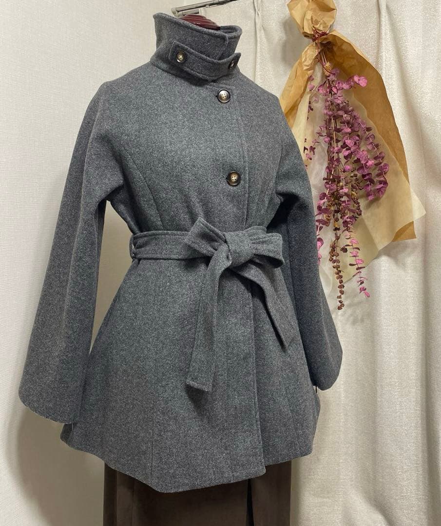 【美品】11%OFF！Louere ハイネックミドル丈コートＭ　スリットスリーブ