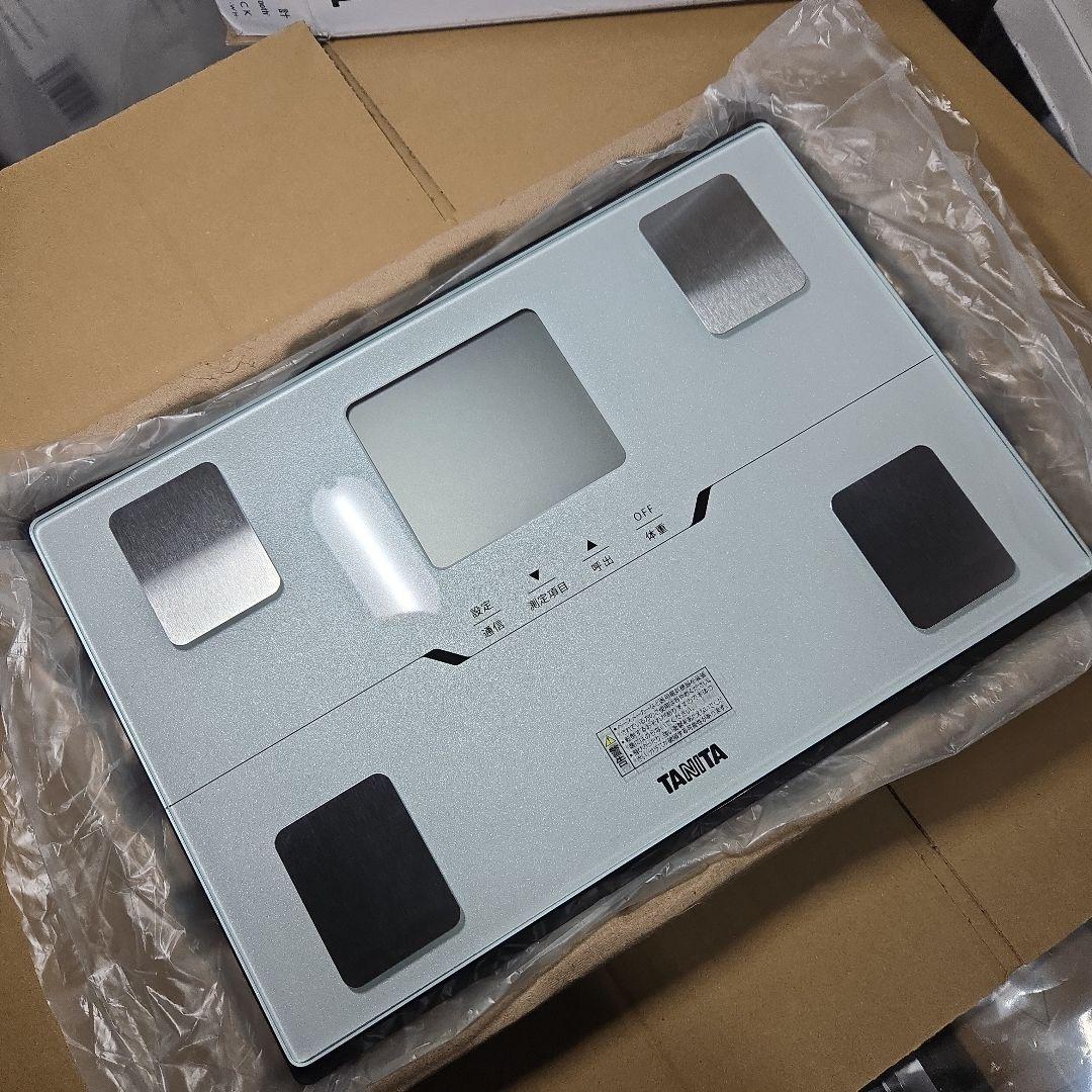 ほぼ新品　タニタ 体重計 体組成計 スマホ連動 ヘルスメーター BC-768