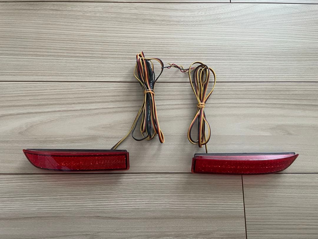 【中古】ヴァレンティ　LEDリアバンパーリフレクター　トヨタ　タイプ1