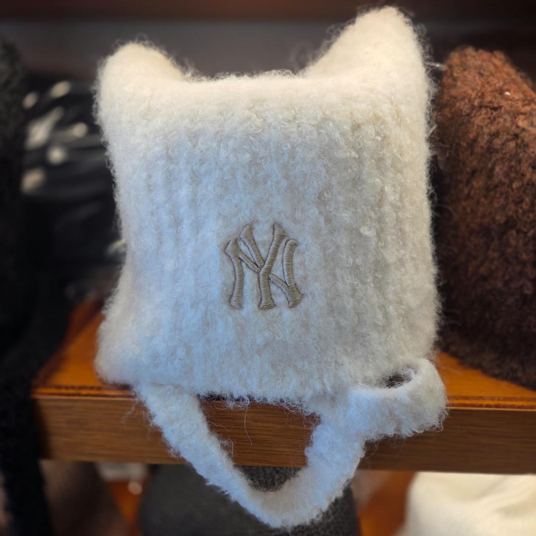 MLB Korea 猫耳 紐付き ビーニー もこもこ 韓国 カリナ セブチ 白