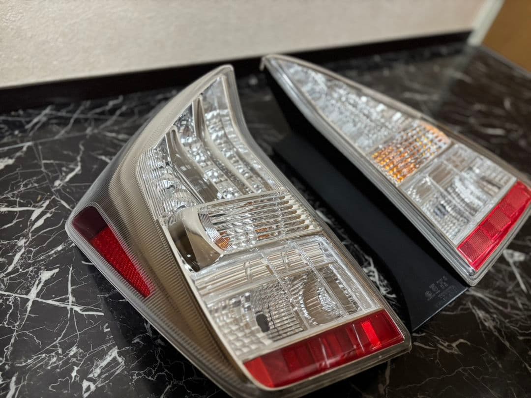 【車検対応】30プリウス　前期　US仕様　加工テール　USDM　zvw30