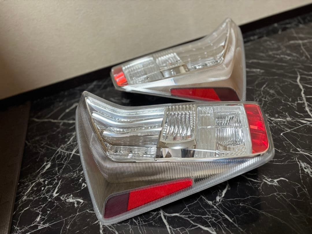 【車検対応】30プリウス　前期　US仕様　加工テール　USDM　zvw30