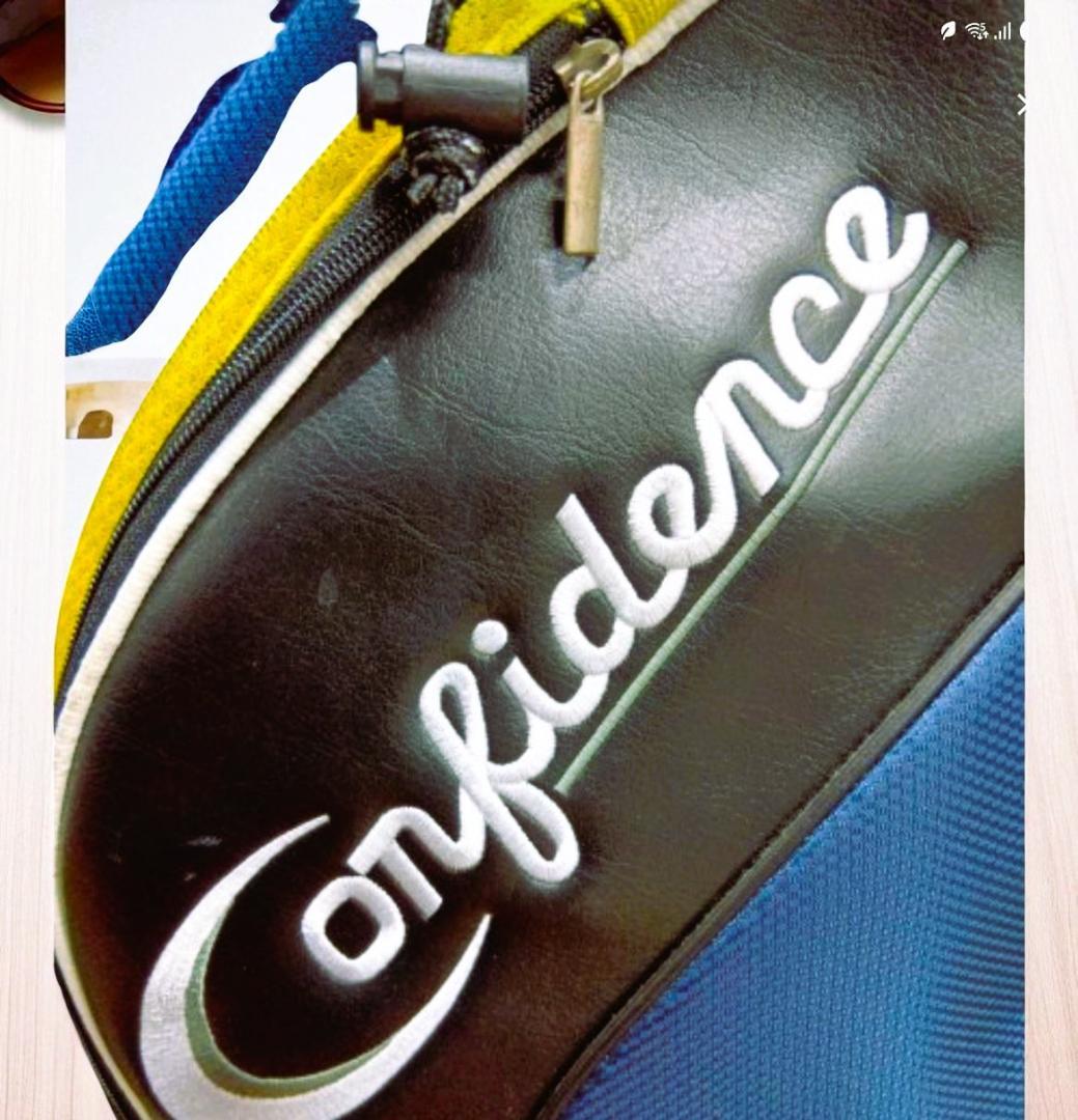 送料無料/美品　Confidence高級 ゴルフバッグ・キャディバッグ