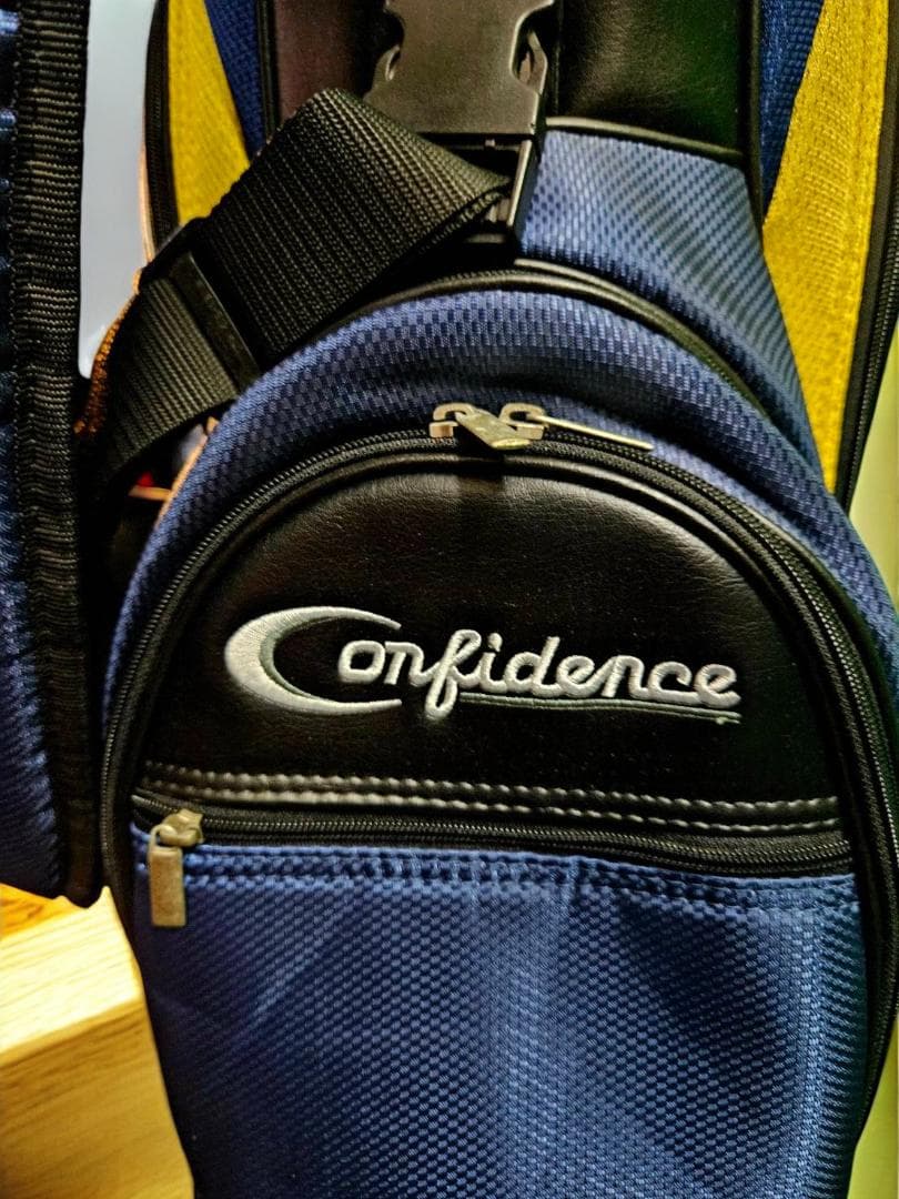 送料無料/美品　Confidence高級 ゴルフバッグ・キャディバッグ