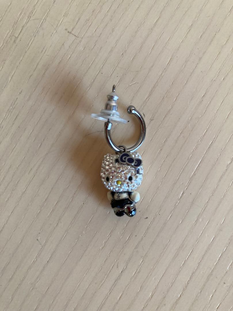 ハローキティピアス