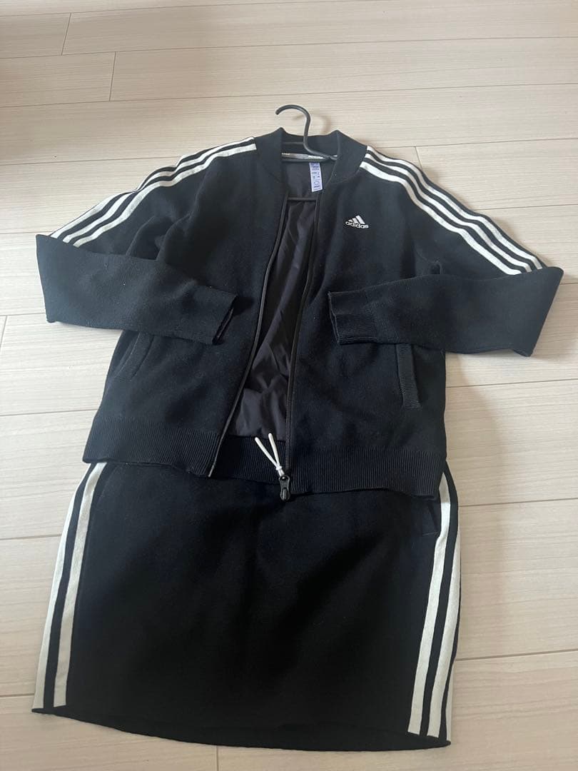 adidas ニット上下セット XS 黒　スカート