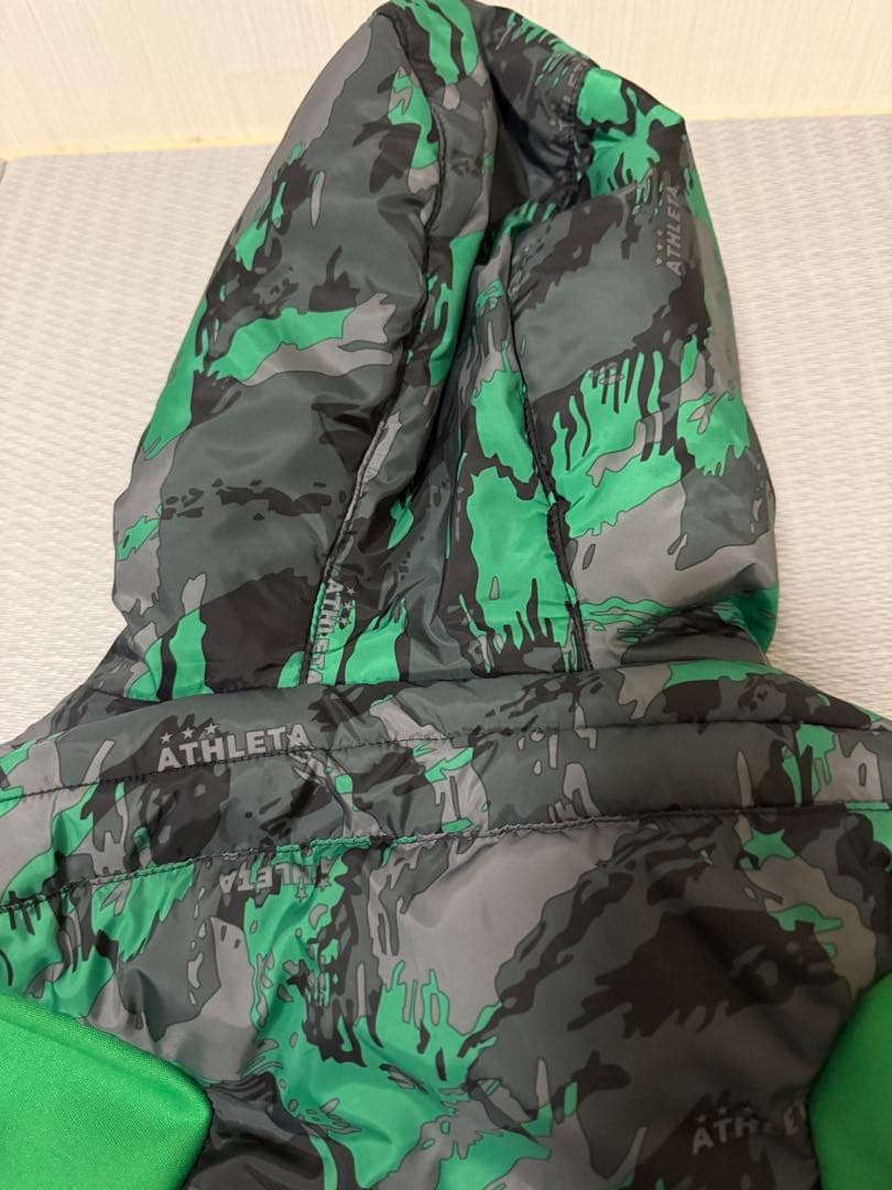 アスレタATHLETA フード付きジャケット ダウン グリーンカモ Sサイズ