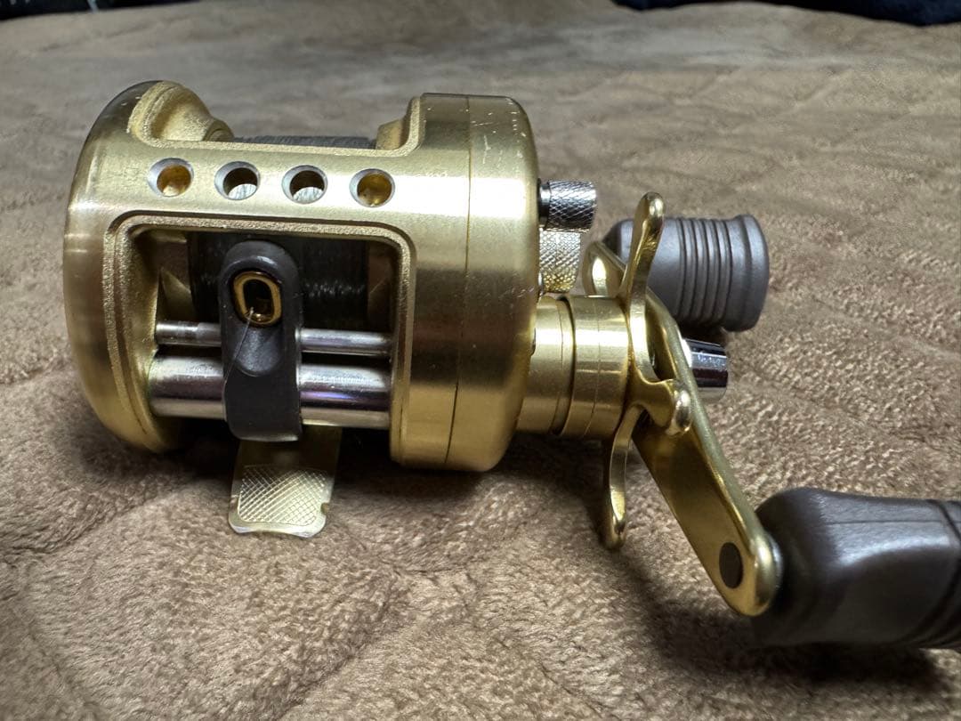 リール SHIMANO CALCUTTA 51XT