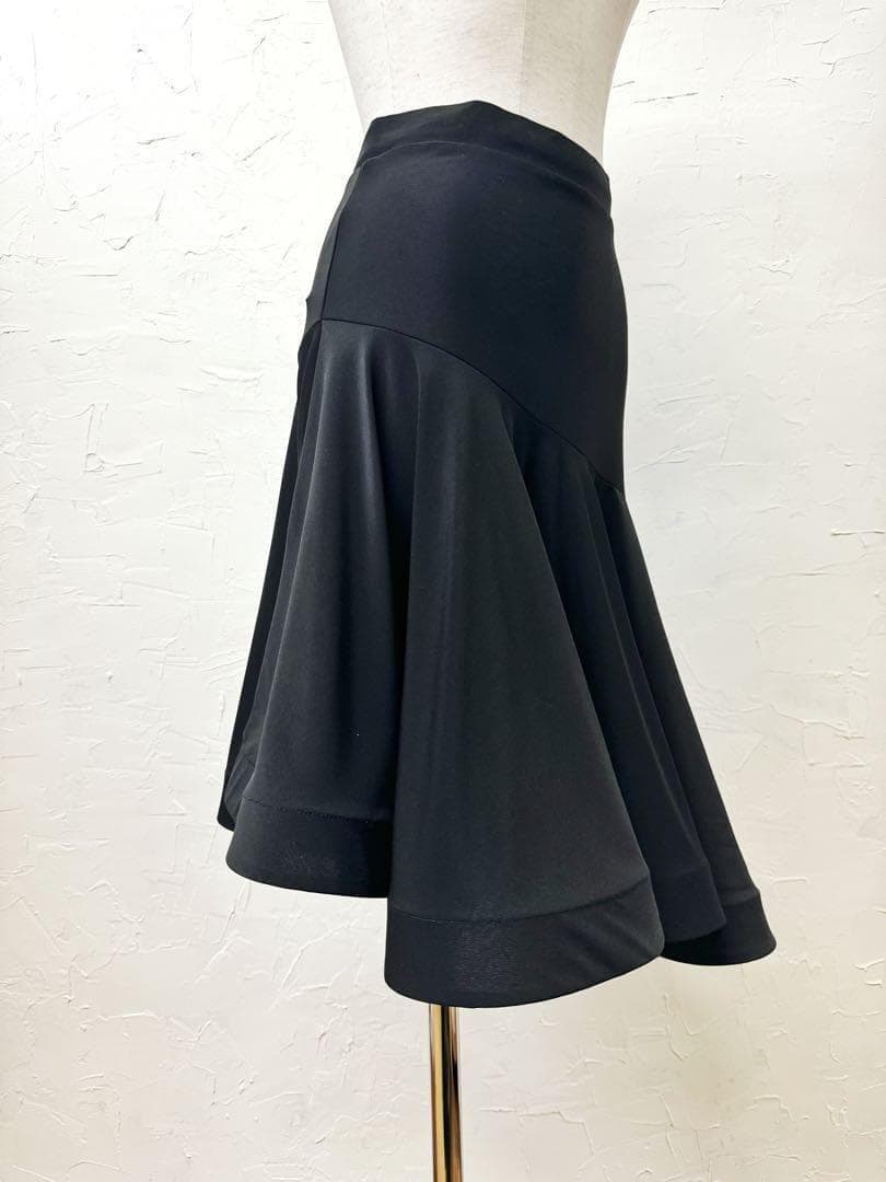 【ラテン】新品　切り替えアシンメトリー中丈スカート黒　裾ホースヘアー　b482