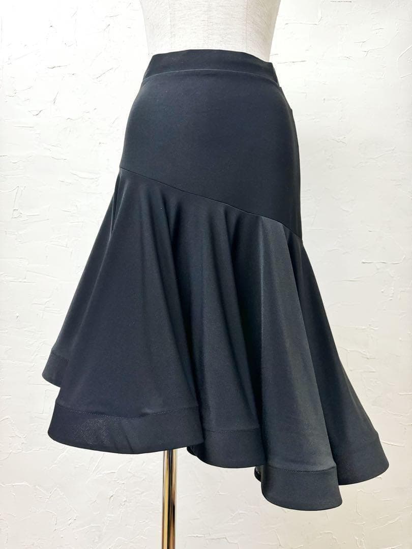 【ラテン】新品　切り替えアシンメトリー中丈スカート黒　裾ホースヘアー　b482