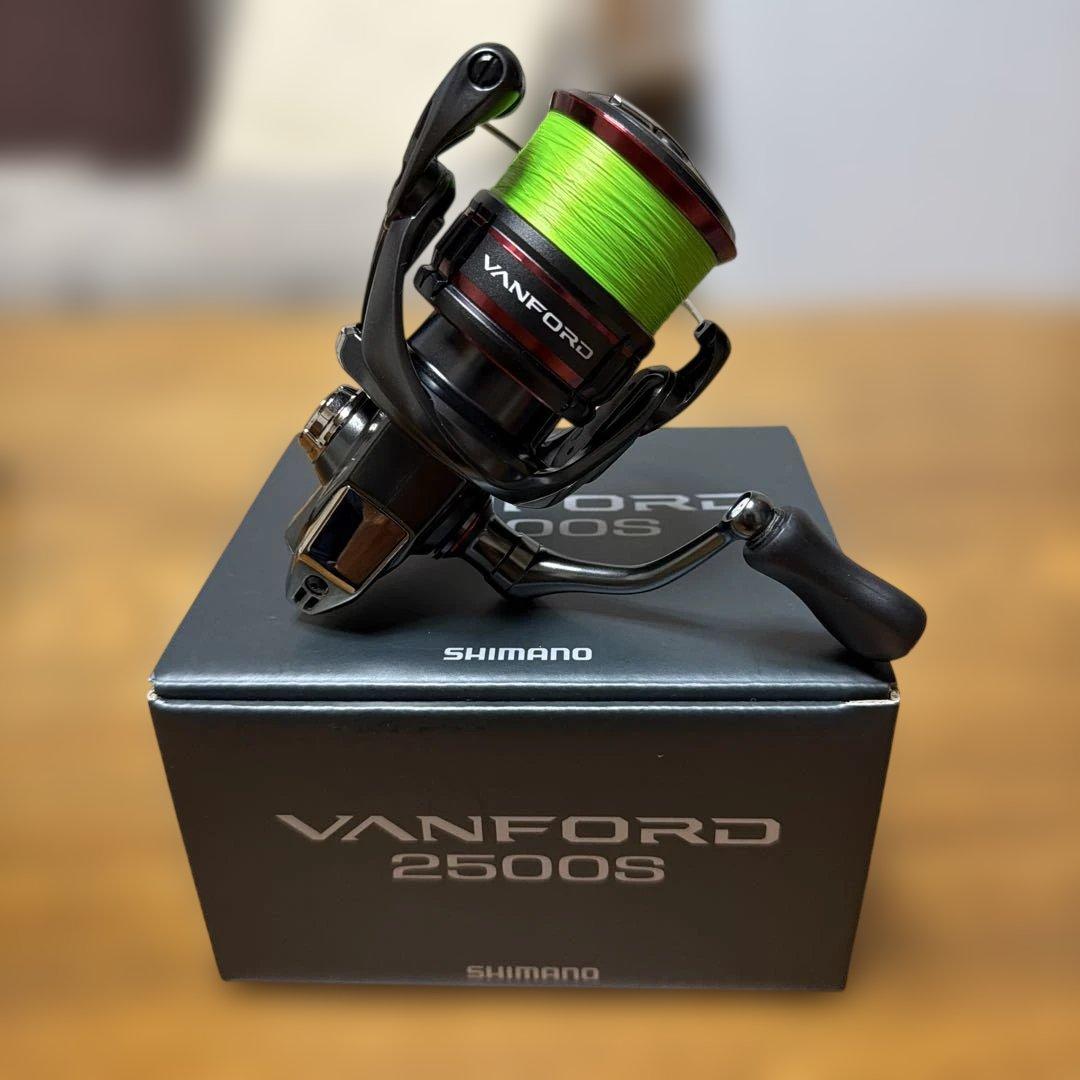 新品未使用　シマノ20ヴァンフォード2500Sおまけ付き