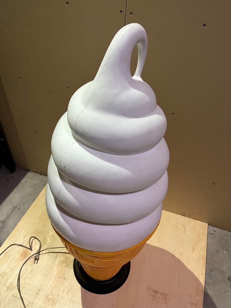 日世　ソフトクリーム　置物