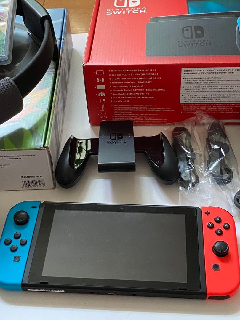 【美品】Nintendo Switch 青/赤 本体 おまけ付(ソフト、ケース)
