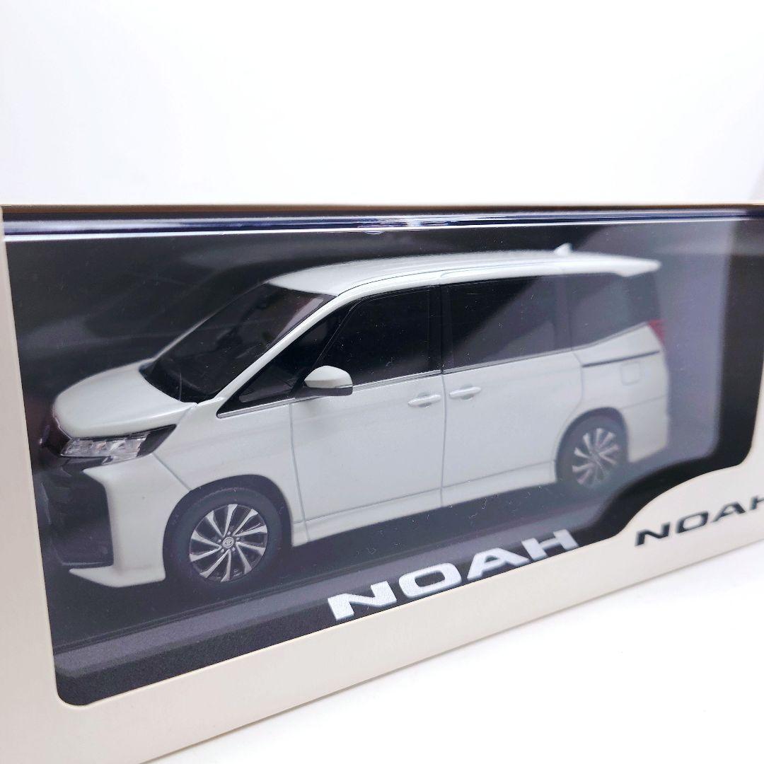 【美品】トヨタ⭐︎カラーサンプルミニカー！⭐︎ノア⭐︎ホワイトパール