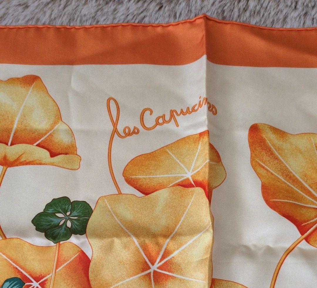 HERMES　カレ 90 LES CAPUCINES スカーフ