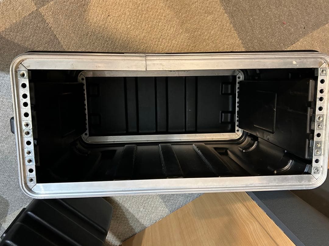 SKB ブラック 4Uラックケース