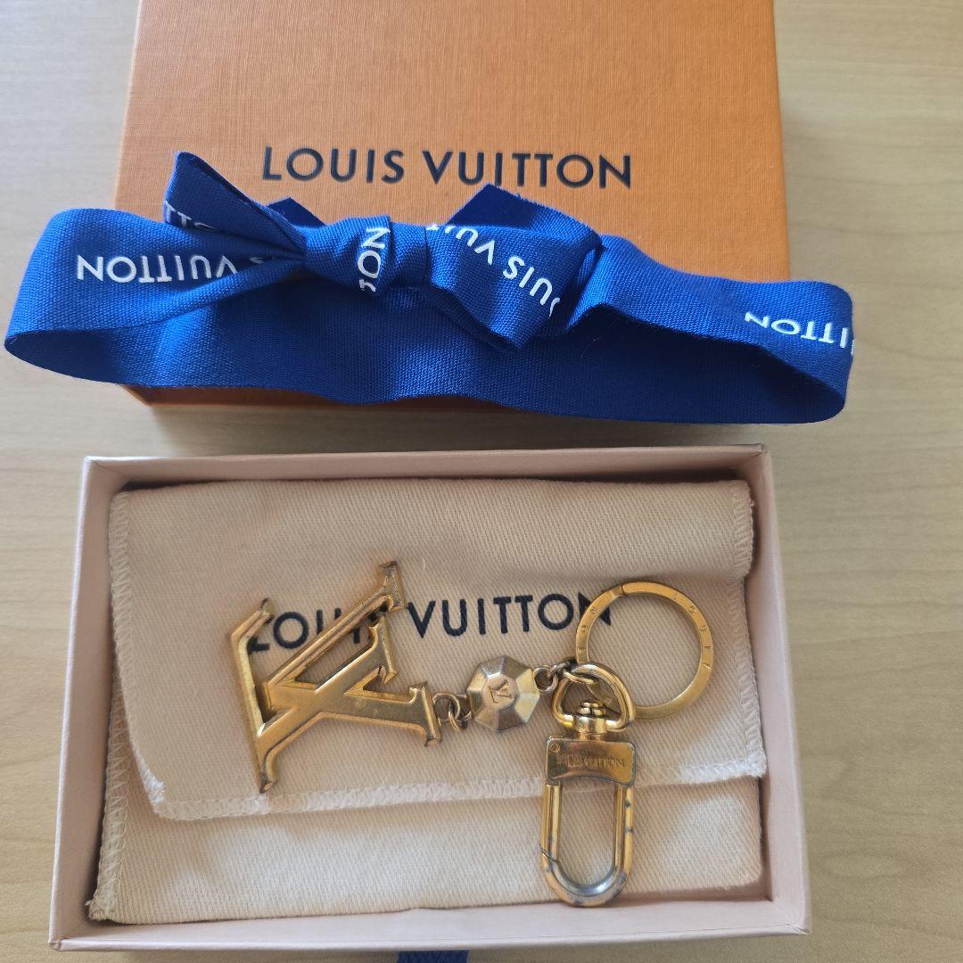 正規品 ルイヴィトン キーホルダー LV ファセット　キーリング