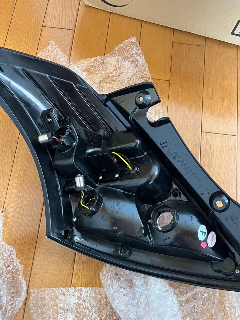 zc32s 社外テールランプ ジャンク品