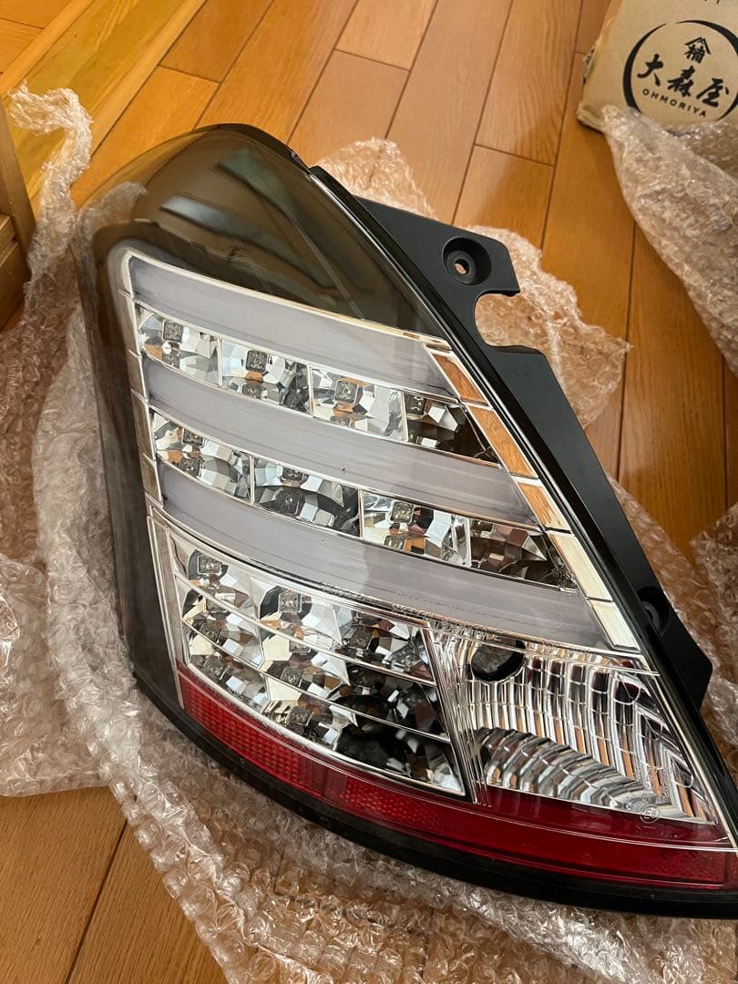 zc32s 社外テールランプ ジャンク品