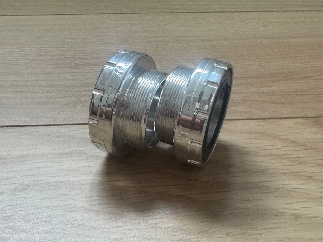 WHITE INDUSTRIES ボトムブラケット 30mm用