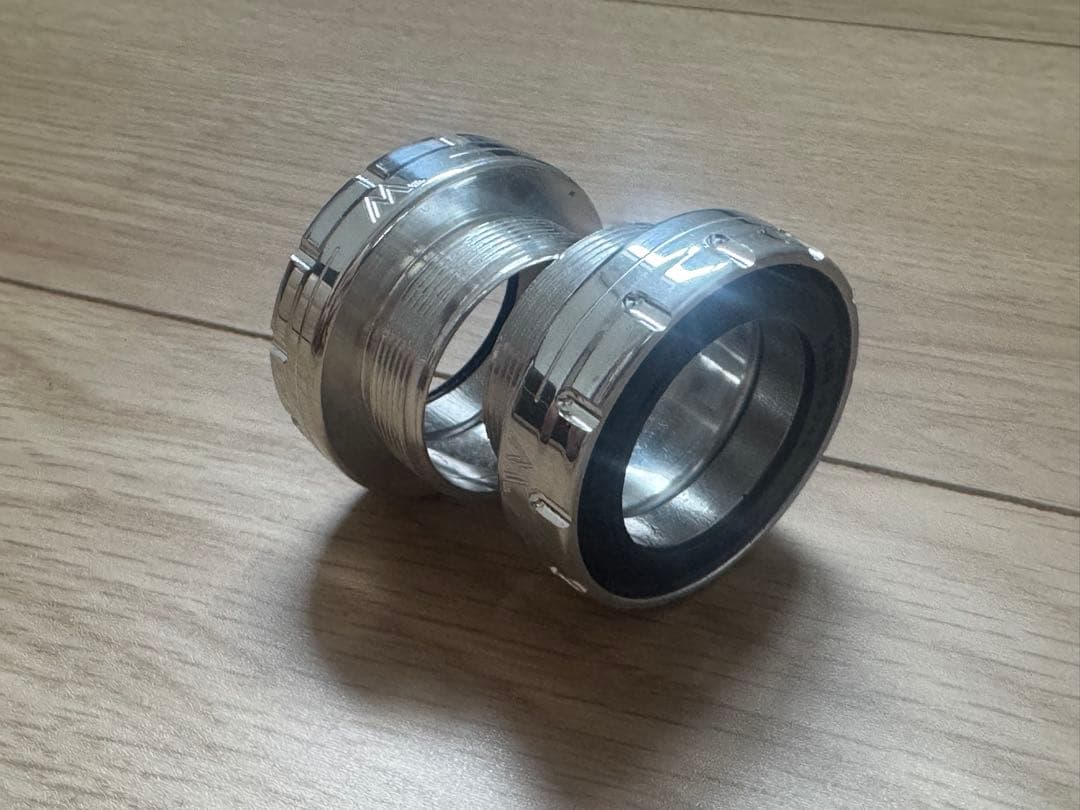 WHITE INDUSTRIES ボトムブラケット 30mm用